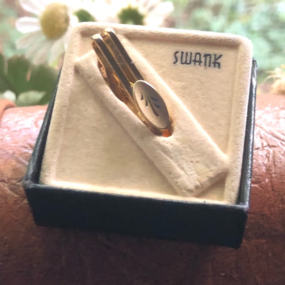 Vintage Swank gold plated diamond cut design tie bar tie clip NIB